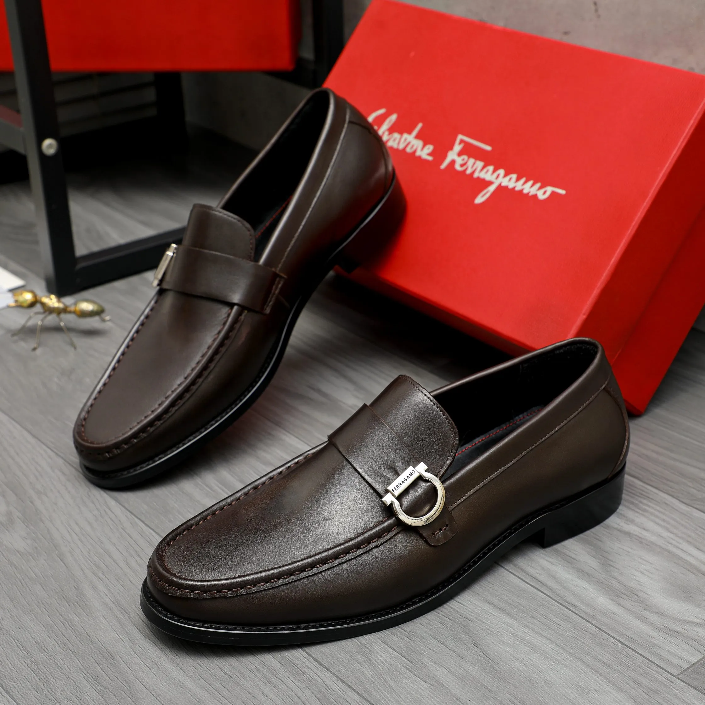 Men's shoes 💰442 Product trademark: Ferragamo "Ferragamo" business formal leather shoes Regular size: 38-46 (45.46 custom-made and non-returnable) Product materials: Selected high-quality cowhide upper, cowhide lining, original rubber outsole